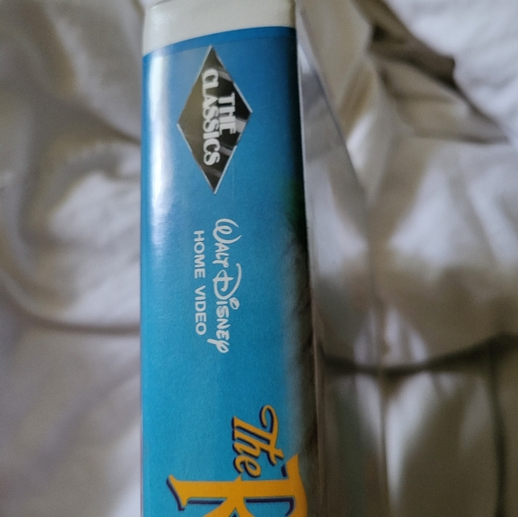 The Rescuers Down Under VHS - Picture 2 of 2